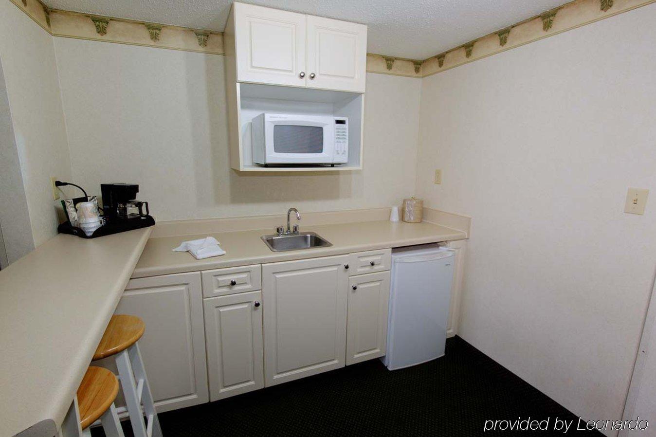 Doubletree By Hilton Clarksville Riverview Room photo
