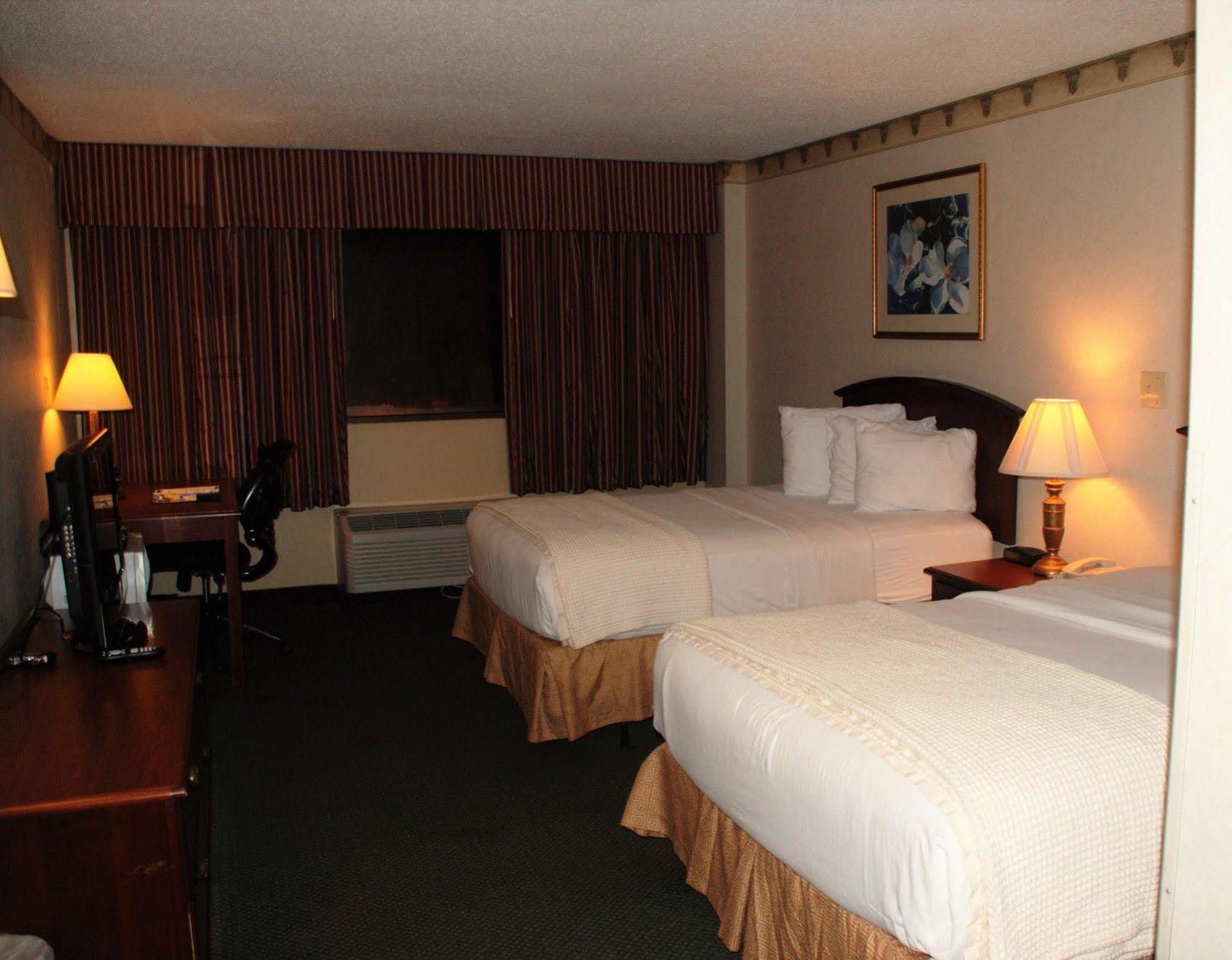 Doubletree By Hilton Clarksville Riverview Exterior photo